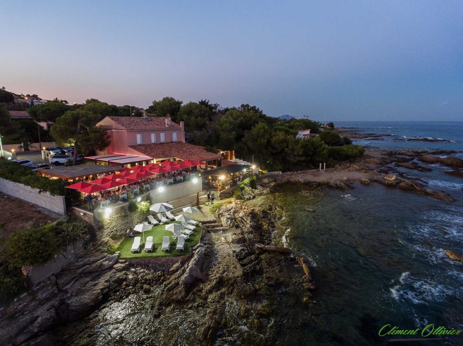 Vue aérienne du restaurant La Réserve Gayrard, restaurant les pieds